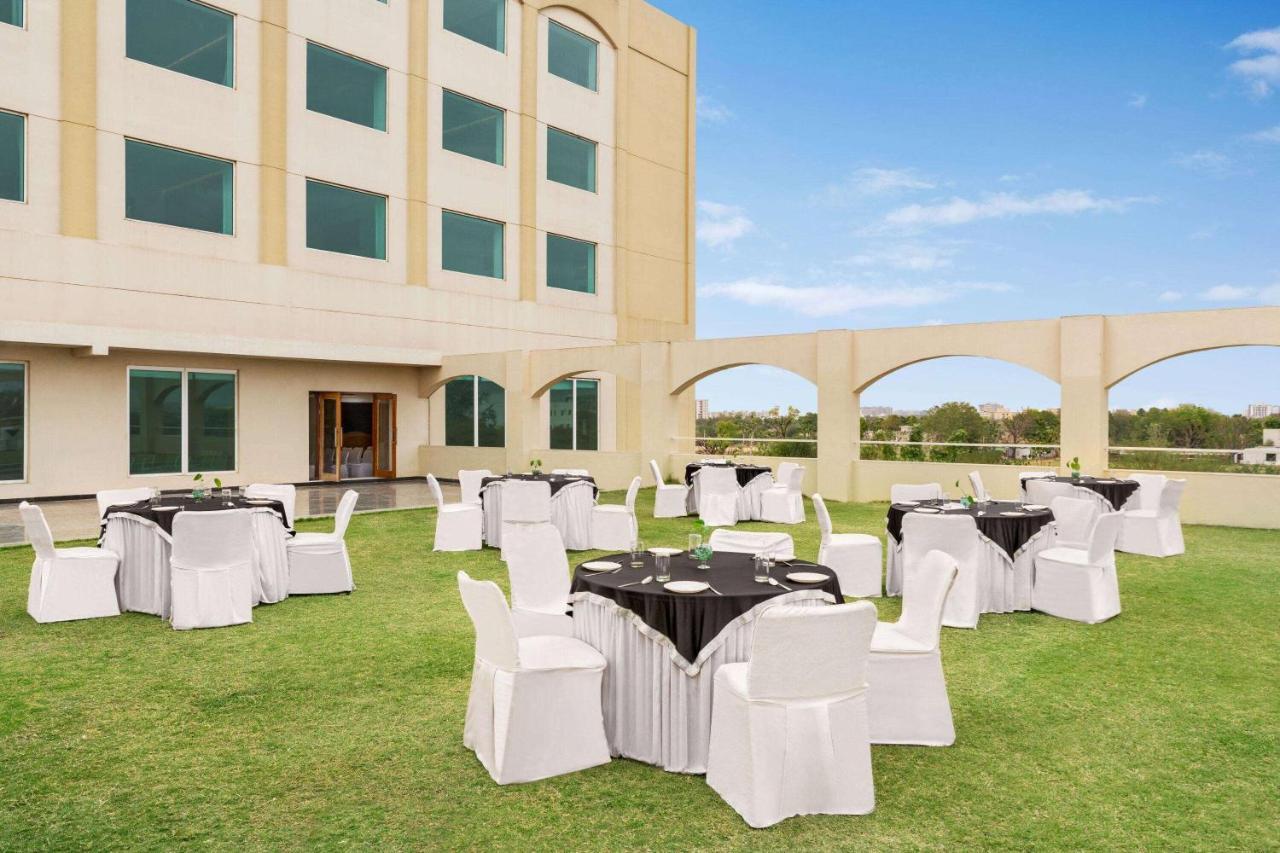 Ramada By Wyndham Jaipur Jaisinghpura Hotel Luaran gambar