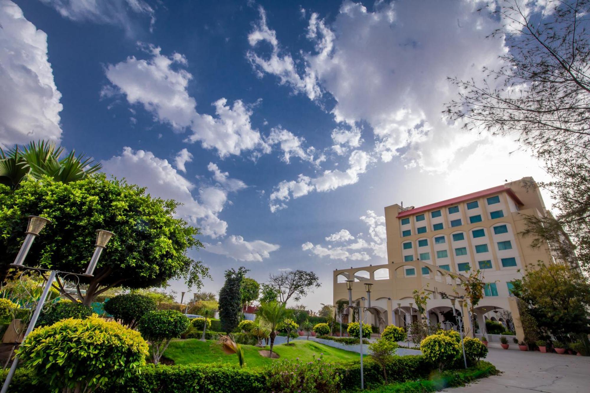 Ramada By Wyndham Jaipur Jaisinghpura Hotel Luaran gambar