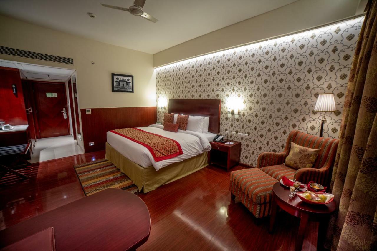 Ramada By Wyndham Jaipur Jaisinghpura Hotel Luaran gambar